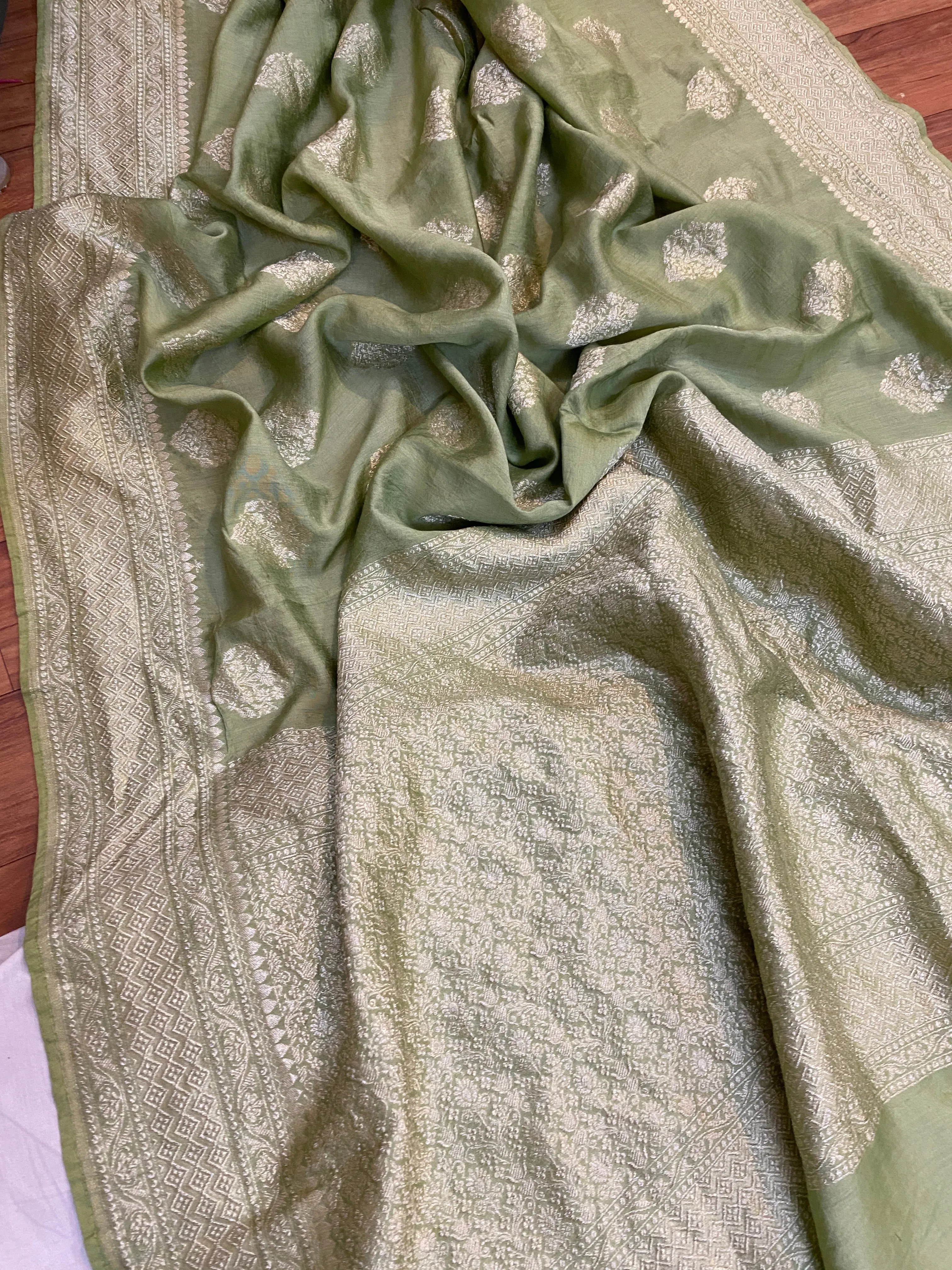 The Pastel Green Handloom Pure Moonga Silk Banarasi Saree