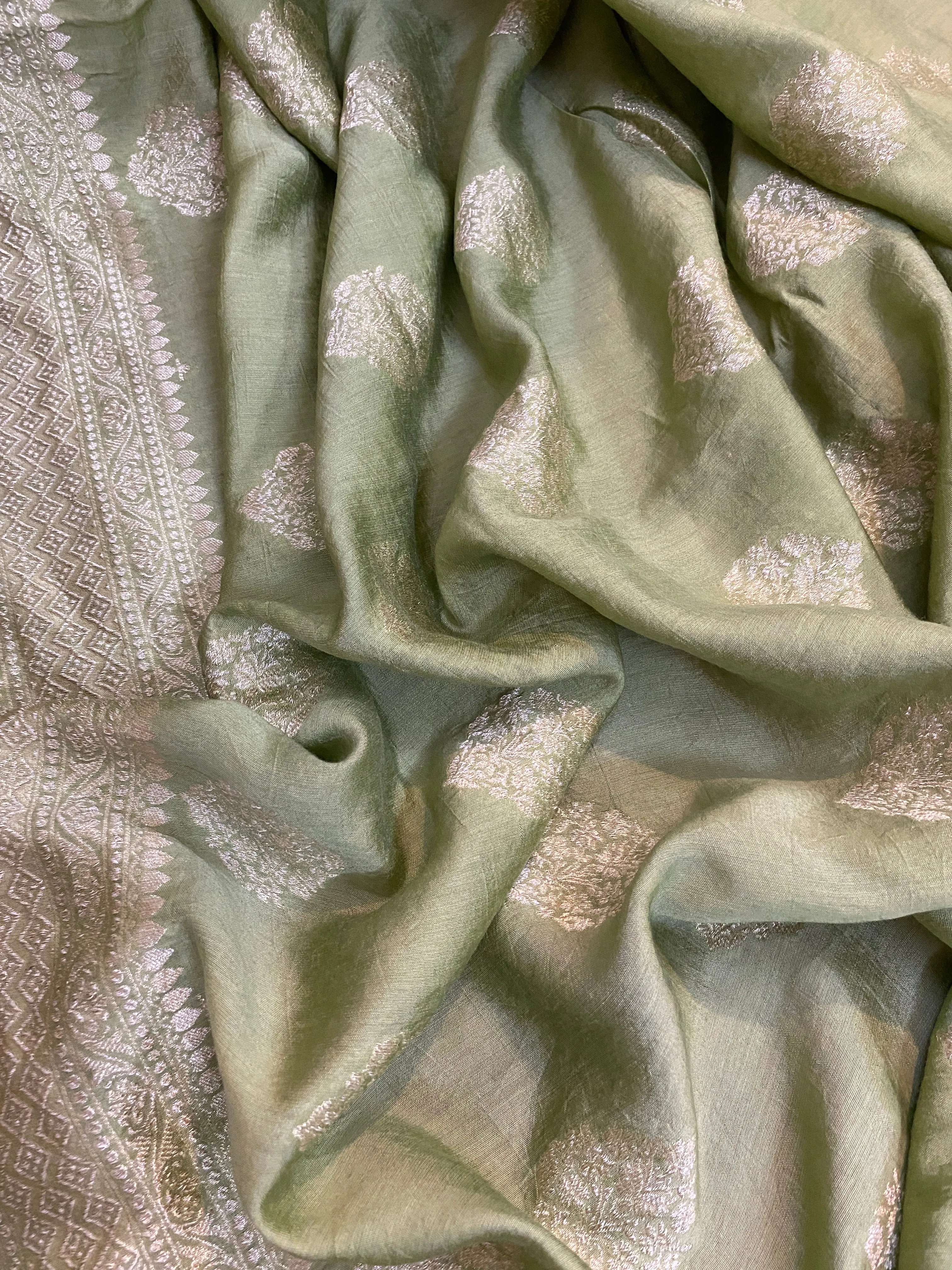 The Pastel Green Handloom Pure Moonga Silk Banarasi Saree